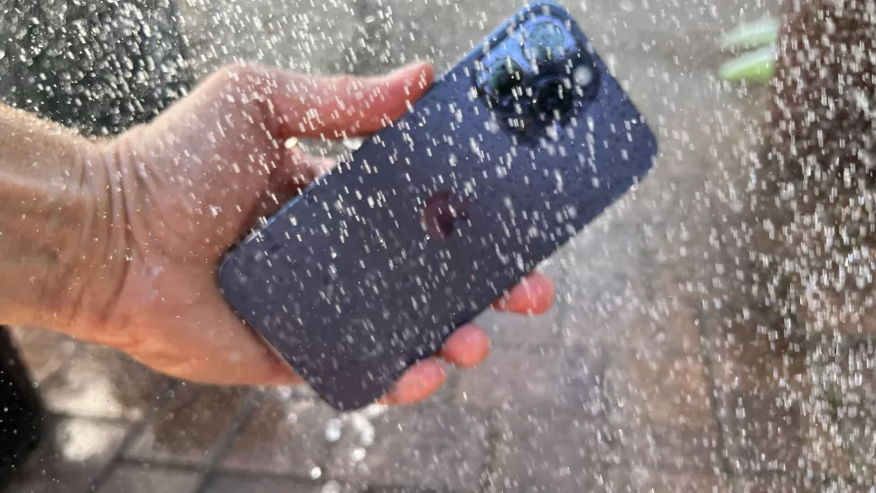 iPhone 14 waterprrof test